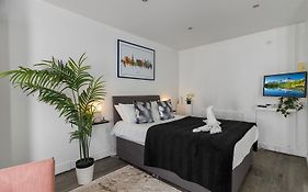 City Centre Studio Apartments - Stoop Apartment - Short Stays Uk Ltd
